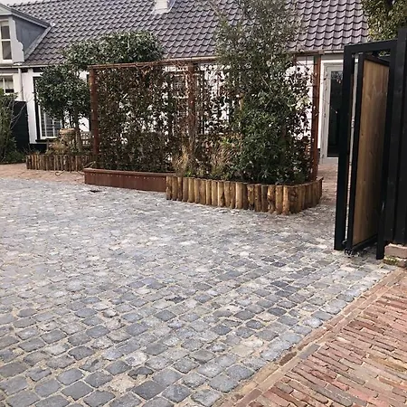 Vissers Pothuis Free Parking