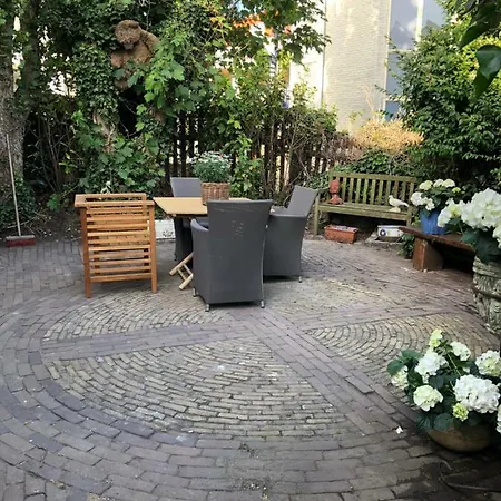 Vissers Pothuis Free Parking
